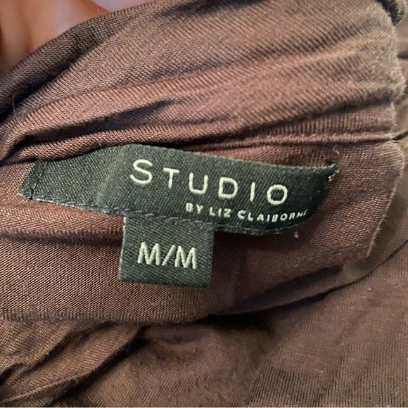 💥5/$25 Studio by Liz Claiborne‎ women’s brown tunic  in size medium - Picture 6 of 8
